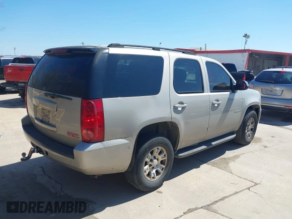 2007 GMC Yukon SLT with VIN 1GKFC13037J136165, listed as a IAAI auction lot 41766226 with 204,677 mi miles. Bid and sale history available at carsss.com. Image 4.