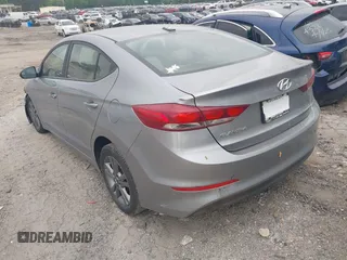 2017 Hyundai Elantra SE z VIN 5NPD84LF8HH007410, wystawiony jako IAAI lot #42023627 z przebiegiem 154 966 mil mil oraz . Historia ofert i sprzedaży dostępna na DreamBid. Obrazek 3.