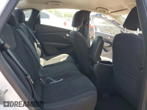 2015 Dodge Dart SXT z VIN 1C3CDFBB4FD118920, wystawiony jako Copart lot #57517425 z przebiegiem 86 187 mil mil oraz Szkoda całkowita • Salvage title. Historia ofert i sprzedaży dostępna na DreamBid. Obrazek 10.