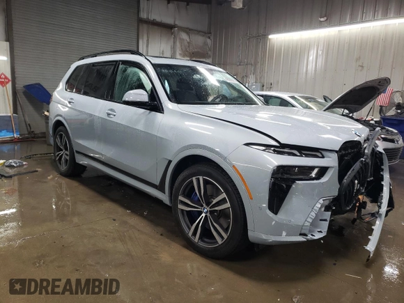 2024 BMW X7 xDrive40i with VIN 5UX23EM04R9V15436, listed as a Copart auction lot 46265095 with 5,504 mi miles and Salvage Title. Bid and sale history available at carsss.com. Image 4.