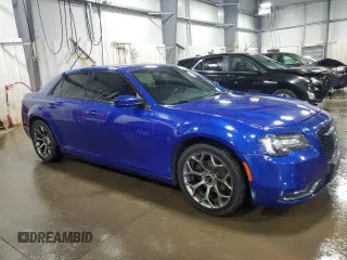 2018 Chrysler 300 S z VIN 2C3CCABG0JH227307, wystawiony jako Copart lot #52359835 z przebiegiem 141 832 mil mil oraz Szkoda całkowita • Salvage title. Historia ofert i sprzedaży dostępna na DreamBid. Obrazek 4.
