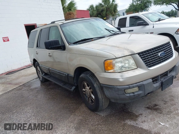 2004 Ford Expedition Special Service with VIN 1FMPU16L24LA37285, listed as a IAAI auction lot 41865431 with 244,616 mi miles. Bid and sale history available at carsss.com. Image 1.