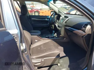 2015 Kia Sorento LX with VIN 5XYKTCA65FG611522, listed as a IAAI auction lot 41861461 with 200,615 mi miles. Bid and sale history available at carsss.com. Image 5.