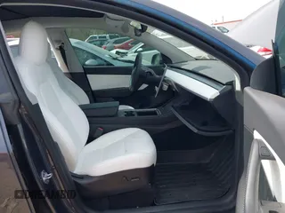 2022 Tesla Model Y Long Range z VIN 7SAYGDEE2NF447998, wystawiony jako IAAI lot #41704968 z przebiegiem 34 088 mil mil oraz . Historia ofert i sprzedaży dostępna na DreamBid. Obrazek 5.