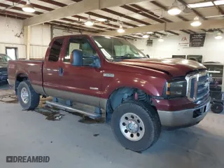 2005 Ford Super Duty F-250 XL with VIN 1FTSX21P85EA05534, listed as a IAAI auction lot 41276551 with 176,365 mi miles. Bid and sale history available at carsss.com. Image 1.