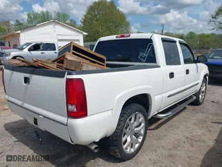 2005 GMC Sierra 1500 SLE with VIN 2GTEK13T851151711, listed as a IAAI auction lot 41964392 with 202,073 mi miles. Bid and sale history available at carsss.com. Image 4.