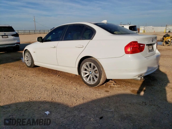2011 BMW 3 Series 328i z VIN WBAPH5C57BA447804, wystawiony jako Copart lot #60619365 z przebiegiem 85 105 mil mil oraz Czysty tytuł • Clean title. Historia ofert i sprzedaży dostępna na DreamBid. Obrazek 2.