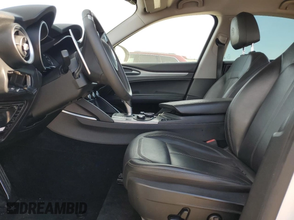 2019 Alfa Romeo Stelvio z VIN ZASPAJAN1K7C36301, wystawiony jako Copart lot #88811295 z przebiegiem Nie podano mil oraz Szkoda całkowita • Salvage title. Historia ofert i sprzedaży dostępna na DreamBid. Obrazek 7.