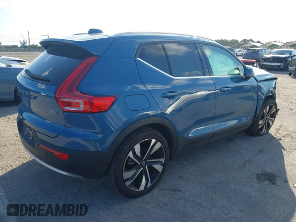 2024 Volvo XC40 Plus Bright Theme with VIN YV4L12UE3R2342939, listed as a IAAI auction lot 41527678 with 2,234 mi miles. Bid and sale history available at carsss.com. Image 4.