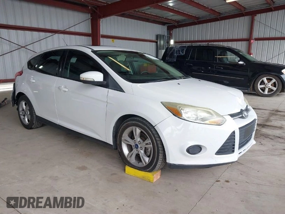 2014 Ford Focus SE with VIN 1FADP3K21EL301336, listed as a IAAI auction lot 41939452 with 118,203 mi miles. Bid and sale history available at carsss.com. Image 1.