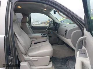 2013 Chevrolet Silverado 1500 LT with VIN 1GCRCSE08DZ119936, listed as a IAAI auction lot 41464530 with 215,080 mi miles. Bid and sale history available at carsss.com. Image 5.