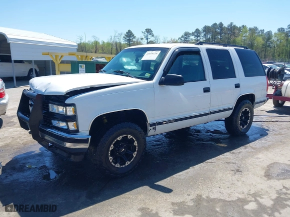 1997 Chevrolet Tahoe with VIN 1GNEK13R8VJ338626, listed as a IAAI auction lot 41976126 with 163,263 mi miles. Bid and sale history available at carsss.com. Image 17.