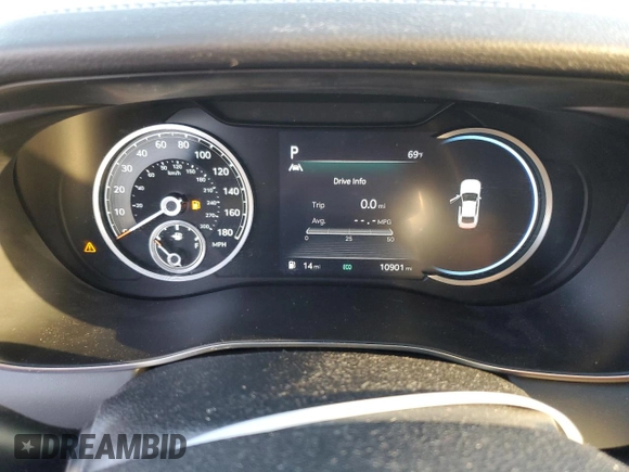 2022 Genesis G70 2.0T with VIN KMTG34TA7NU103693, listed as a Copart auction lot 73323644 with 10,901 mi miles and Salvage Title. Bid and sale history available at carsss.com. Image 9.