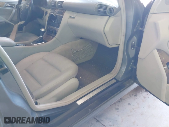 2007 Mercedes-Benz C 350 Sport z VIN WDBRF56H07F893969, wystawiony jako IAAI lot #38957039 z przebiegiem 92 408 mil mil oraz . Historia ofert i sprzedaży dostępna na DreamBid. Obrazek 5.