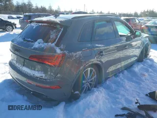 2024 Audi Q5 S line Premium Plus z VIN WA1E2AFY5R2138471, wystawiony jako IAAI lot #41570372 z przebiegiem Nie podano mil oraz . Historia ofert i sprzedaży dostępna na DreamBid. Obrazek 4.