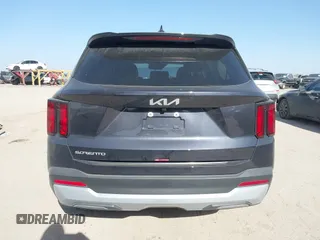 2025 Kia Sorento LX z VIN 5XYRG4JC4SG355799, wystawiony jako IAAI lot #41709416 z przebiegiem 1698 mil mil oraz . Historia ofert i sprzedaży dostępna na DreamBid. Obrazek 16.