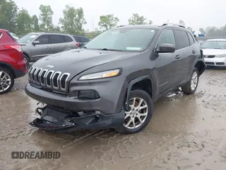 2016 Jeep Cherokee Latitude z VIN 1C4PJMCS3GW242644, wystawiony jako IAAI lot #42491524 z przebiegiem 77 784 mil mil oraz . Historia ofert i sprzedaży dostępna na DreamBid. Obrazek 16.