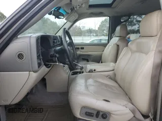 2000 Chevrolet Suburban LT with VIN 3GNFK16T3YG208884, listed as a Copart auction lot 48656935 with 377,458 mi miles and Salvage Title. Bid and sale history available at carsss.com. Image 7.