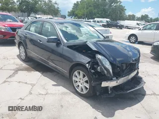 2013 Mercedes-Benz E 350 Luxury z VIN WDDHF5KB5DA704651, wystawiony jako IAAI lot #42257818 z przebiegiem 86 860 mil mil oraz . Historia ofert i sprzedaży dostępna na DreamBid. Obrazek 1.