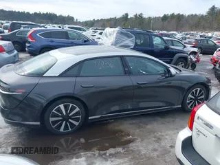 2023 Lucid Air Grand Touring z VIN 50EA1GBA6PA005316, wystawiony jako IAAI lot #41591359 z przebiegiem 4571 mil mil oraz . Historia ofert i sprzedaży dostępna na DreamBid. Obrazek 14.