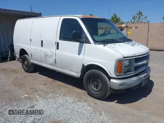 1999 Chevrolet City Express Cargo z VIN 1GCGG25R7X1096940, wystawiony jako IAAI lot #42363384 z przebiegiem 313 143 mil mil oraz . Historia ofert i sprzedaży dostępna na DreamBid. Obrazek 1.