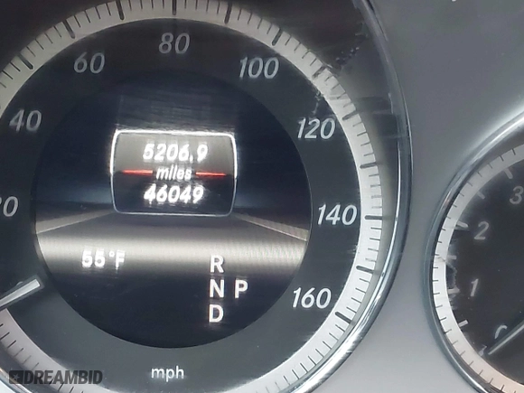 2013 Mercedes-Benz E-Class E 350 Luxury with VIN WDDHF8JB7DA766166, listed as a IAAI auction lot 40853067 with 46,049 mi miles. Bid and sale history available at carsss.com. Image 7.