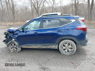 2022 Kia Seltos EX z VIN KNDERCAA4N7281481, wystawiony jako IAAI lot #41973049 z przebiegiem 27 390 mil mil oraz . Historia ofert i sprzedaży dostępna na DreamBid. Obrazek 14.