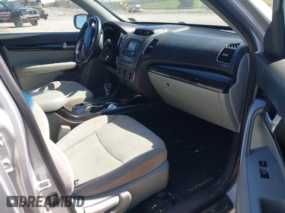 2014 Kia Sorento LX with VIN 5XYKTDA72EG489389, listed as a IAAI auction lot 41905133 with 152,578 mi miles. Bid and sale history available at carsss.com. Image 5.