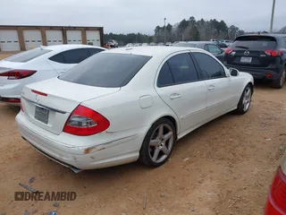 2009 Mercedes-Benz E 350 Luxury z VIN WDBUF56X59B435842, wystawiony jako IAAI lot #41402869 z przebiegiem 133 970 mil mil oraz . Historia ofert i sprzedaży dostępna na DreamBid. Obrazek 4.