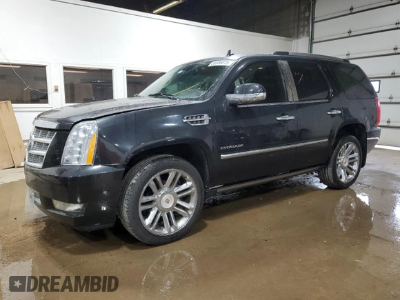 2013 Cadillac Escalade Platinum Edition z VIN 1GYS4DEF7DR240482, wystawiony jako Copart lot #56906815 z przebiegiem 147 774 mil mil oraz Szkoda całkowita • Salvage title. Historia ofert i sprzedaży dostępna na DreamBid. Obrazek 1.