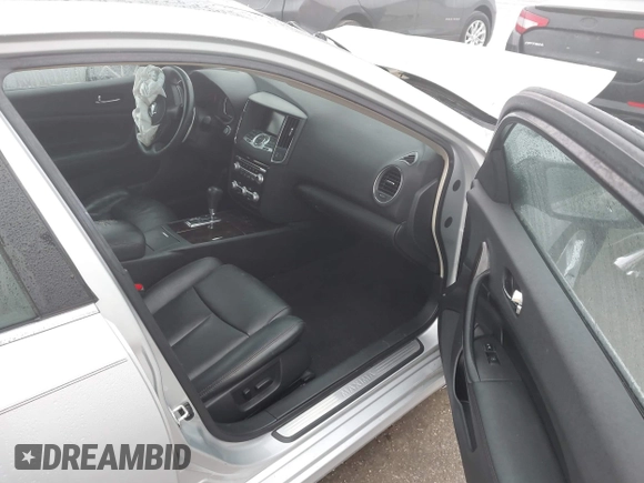 2013 Nissan Maxima SV z VIN 1N4AA5AP3DC821260, wystawiony jako IAAI lot #41504016 z przebiegiem Nie podano mil oraz . Historia ofert i sprzedaży dostępna na DreamBid. Obrazek 5.