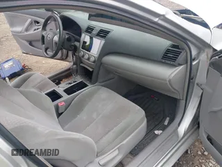 2011 Toyota Camry LE z VIN 4T1BF3EK5BU153063, wystawiony jako IAAI lot #40416479 z przebiegiem 192 289 mil mil oraz . Historia ofert i sprzedaży dostępna na DreamBid. Obrazek 5.