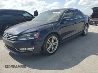 2012 Volkswagen Passat SEL Premium z VIN 1VWCM7A37CC013833, wystawiony jako Copart lot #61587005 z przebiegiem 135 494 mil mil oraz Czysty tytuł • Clean title. Historia ofert i sprzedaży dostępna na DreamBid. Obrazek 1.