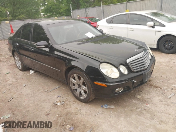 2008 Mercedes-Benz E 350 Luxury z VIN WDBUF87X58B270308, wystawiony jako IAAI lot #42377231 z przebiegiem 184 813 mil mil oraz . Historia ofert i sprzedaży dostępna na DreamBid. Obrazek 1.