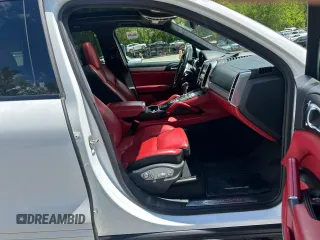 2015 Porsche Cayenne Turbo z VIN WP1AC2A27FLA81589, wystawiony jako Copart lot #58702245 z przebiegiem 136 038 mil mil oraz Czysty tytuł • Clean title. Historia ofert i sprzedaży dostępna na DreamBid. Obrazek 8.