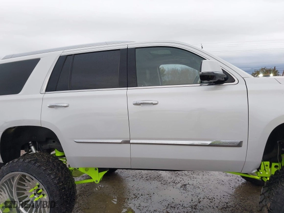 2020 Cadillac Escalade Luxury with VIN 1GYS3BKJ6LR124477, listed as a IAAI auction lot 41471894 with 42,439 mi miles. Bid and sale history available at carsss.com. Image 13.