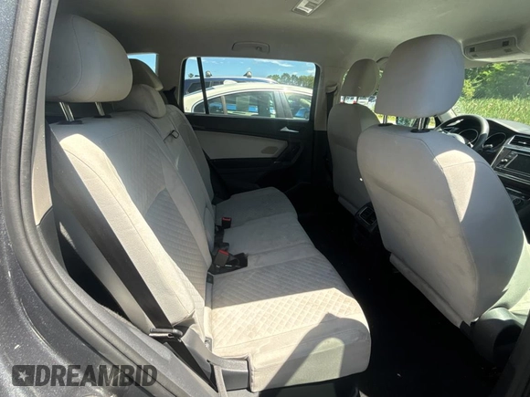 2018 Volkswagen Tiguan S z VIN 3VV0B7AX2JM014870, wystawiony jako Copart lot #65734835 z przebiegiem 118 575 mil mil oraz Czysty tytuł • Clean title. Historia ofert i sprzedaży dostępna na DreamBid. Obrazek 6.
