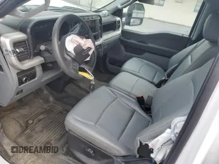 2024 Ford F-250 XL z VIN 1FT7W2BA9REC55812, wystawiony jako Copart lot #64114595 z przebiegiem 12 778 mil mil oraz Czysty tytuł • Clean title. Historia ofert i sprzedaży dostępna na DreamBid. Obrazek 7.
