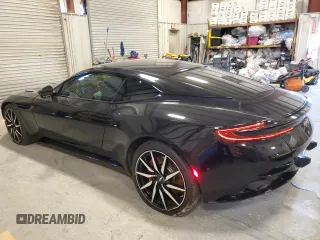 2018 Aston Martin DB11 z VIN SCFRMFAV6JGL03707, wystawiony jako Copart lot #81757644 z przebiegiem Nie podano mil oraz Szkody całkowita. Historia ofert i sprzedaży dostępna na DreamBid. Obrazek 2.
