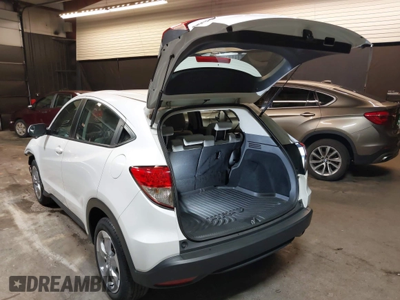 2021 Honda HR-V LX with VIN 3CZRU6H3XMM748281, listed as a IAAI auction lot 41903174 with 28,320 mi miles. Bid and sale history available at carsss.com. Image 3.
