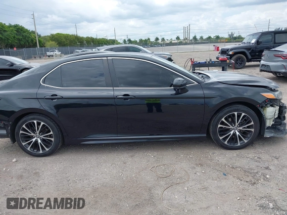 2018 Toyota Camry LE z VIN 4T1B11HK6JU158382, wystawiony jako IAAI lot #42185532 z przebiegiem 94 802 mil mil oraz . Historia ofert i sprzedaży dostępna na DreamBid. Obrazek 14.
