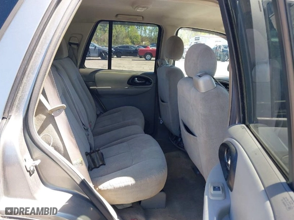 2006 Chevrolet TrailBlazer LS with VIN 1GNDS13S862117862, listed as a IAAI auction lot 41805664 with 305,879 mi miles. Bid and sale history available at carsss.com. Image 8.