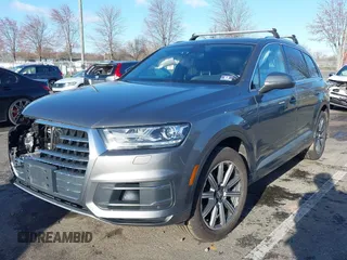 2017 Audi Q7 Premium Plus z VIN WA1LAAF78HD050275, wystawiony jako IAAI lot #41857583 z przebiegiem 68 612 mil mil oraz . Historia ofert i sprzedaży dostępna na DreamBid. Obrazek 2.