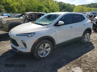 2024 Buick Encore GX Preferred z VIN KL4AMCSL6RB216965, wystawiony jako Copart lot #56559005 z przebiegiem 21 520 mil mil oraz Szkoda całkowita • Salvage title. Historia ofert i sprzedaży dostępna na DreamBid. Obrazek 1.