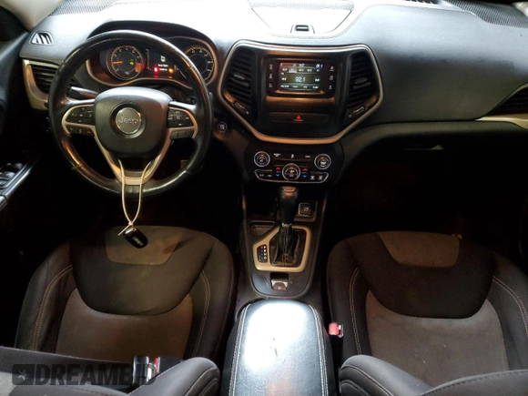 2014 Jeep Cherokee Latitude z VIN 1C4PJLCS0EW206742, wystawiony jako Copart lot #55797795 z przebiegiem 153 695 mil mil oraz Czysty tytuł • Clean title. Historia ofert i sprzedaży dostępna na DreamBid. Obrazek 8.