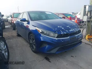 2023 Kia Forte LXS z VIN 3KPF24AD7PE652788, wystawiony jako IAAI lot #41854554 z przebiegiem 48 674 mil mil oraz . Historia ofert i sprzedaży dostępna na DreamBid. Obrazek 1.