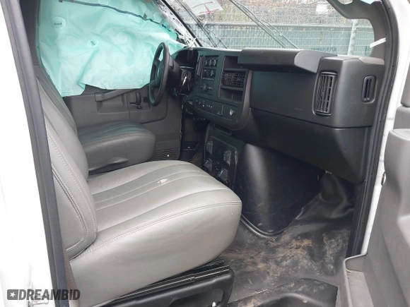 2019 GMC Savana Cargo Van with VIN 1GTW7AFG0K1187642, listed as a IAAI auction lot 41505063 with 103,846 mi miles. Bid and sale history available at carsss.com. Image 5.