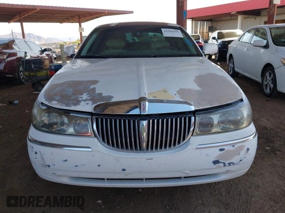 2002 Lincoln Town Car Signature z VIN 1LNHM82W02Y626302, wystawiony jako IAAI lot #41988496 z przebiegiem 193 346 mil mil oraz . Historia ofert i sprzedaży dostępna na DreamBid. Obrazek 6.