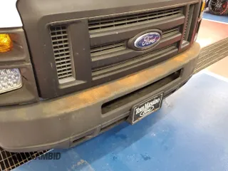 2009 Ford Econoline Cargo z VIN 1FTNE24L79DA83987, wystawiony jako IAAI lot #42484076 z przebiegiem 137 361 mil mil oraz . Historia ofert i sprzedaży dostępna na DreamBid. Obrazek 28.