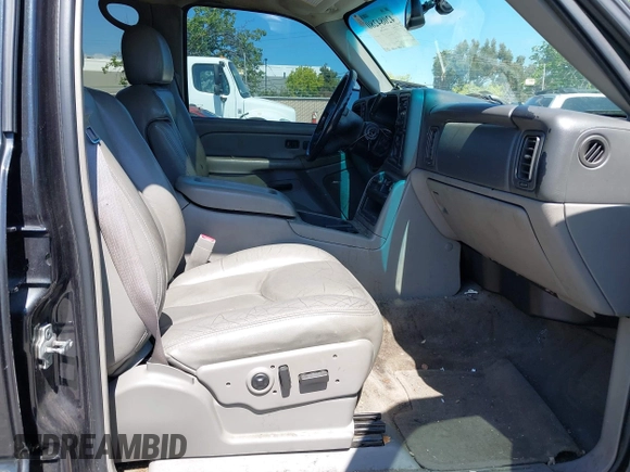 2005 Chevrolet Suburban Z71 with VIN 3GNFK16Z35G126718, listed as a IAAI auction lot 42084280 with 237,875 mi miles. Bid and sale history available at carsss.com. Image 5.